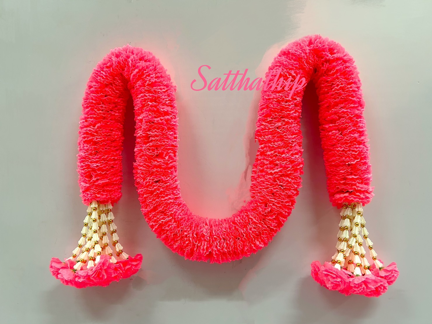 พวงมาลัยผ้าสองชาย [แบบตัดก้านดอกร้อยแน่น 450 บาท/เมตร