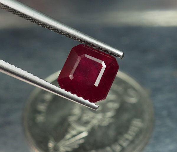 พลอยทับทิม (Ruby) 2.53 กะรัตสีแดงเข้ม