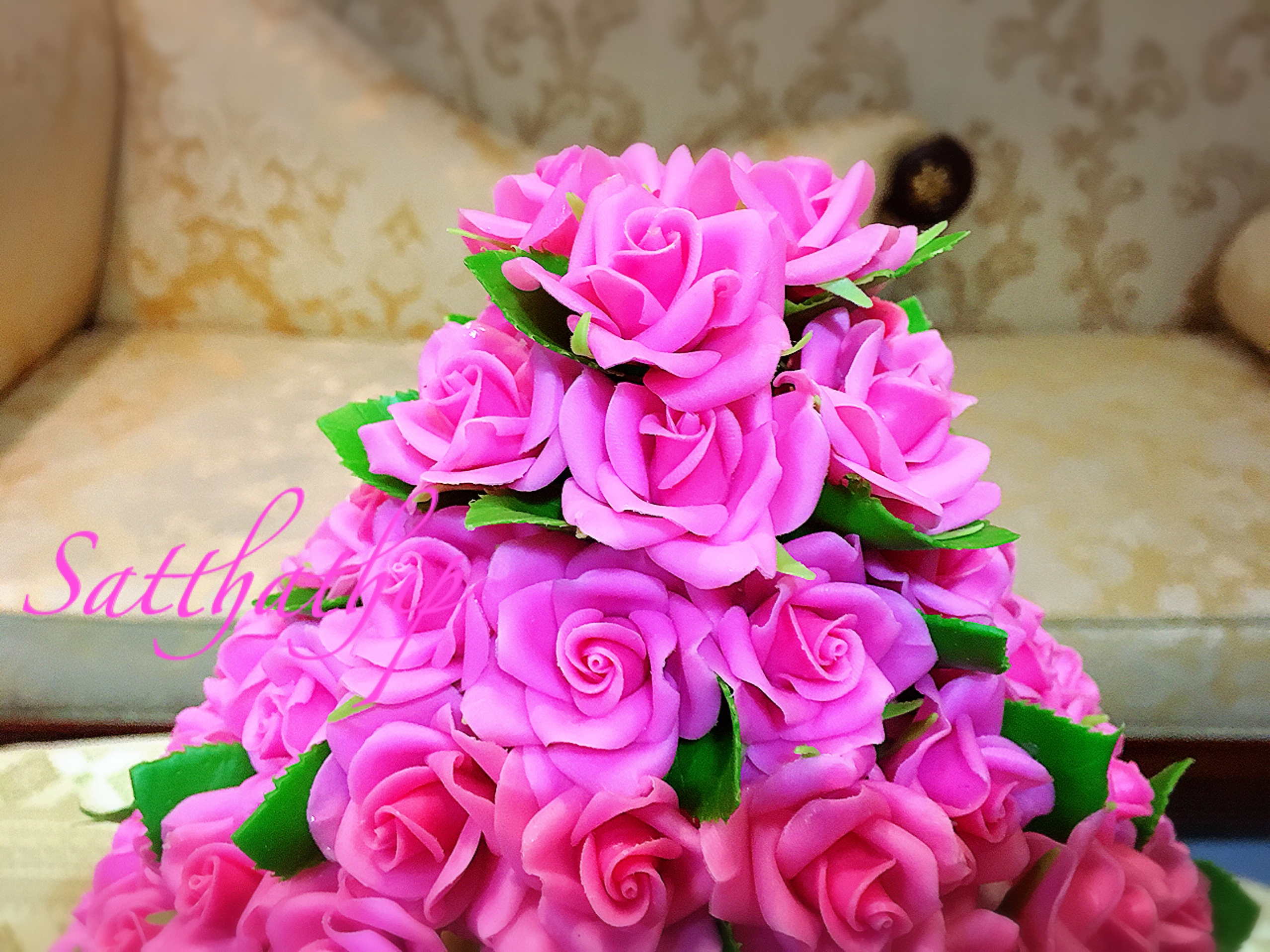 พานพุ่มดอกกุหลาบ ประดิษฐ์จากดิน [11 นิ้ว 12,600 บาท/คู่]