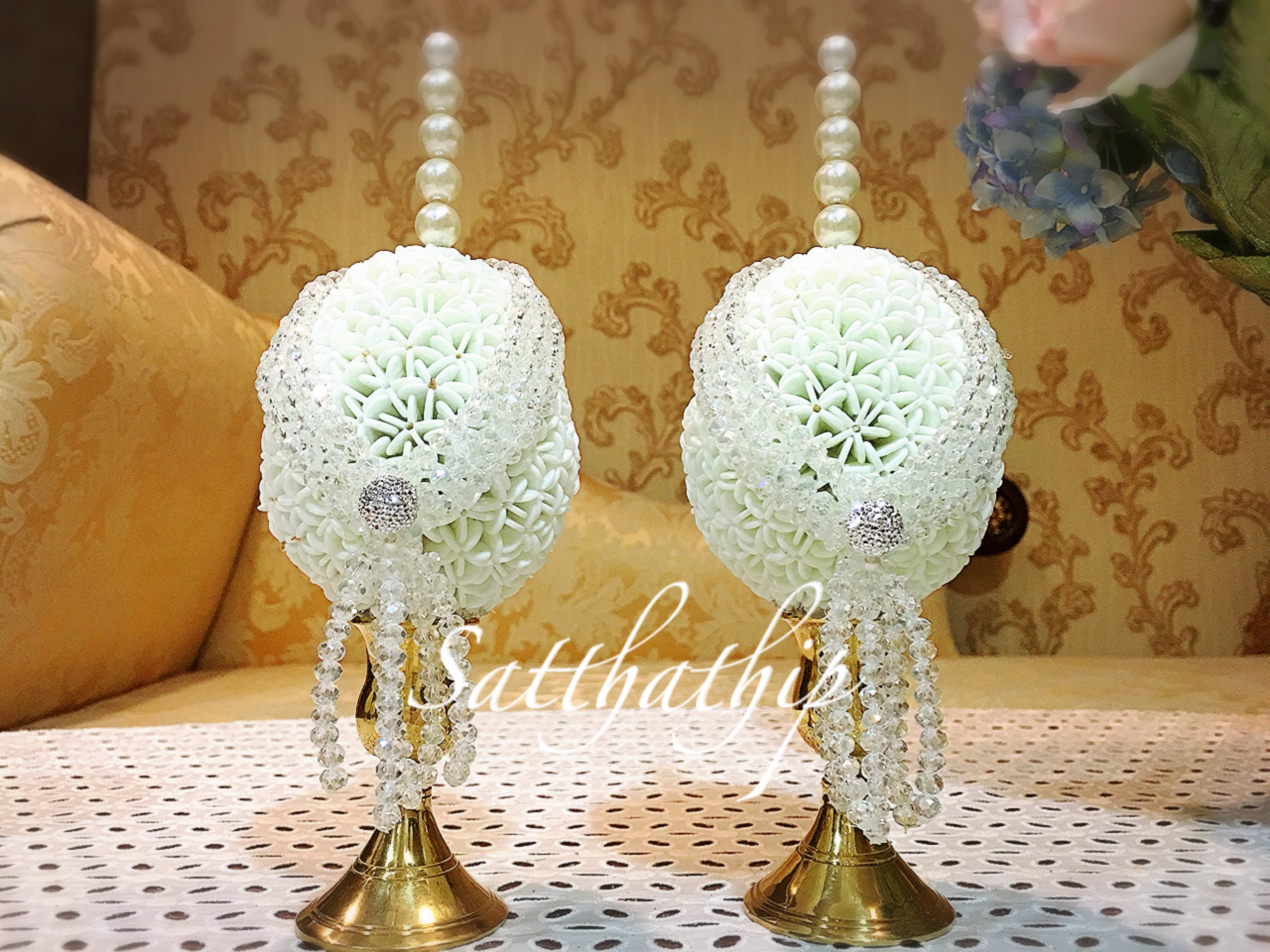 พานพุ่ม - พานพุ่มสักการะ - พานพุ่มดอกรัก - พานพุ่มดอกรักประดิษฐ์ (พลาสติก) - พานพุ่มสีขาว - Panpum