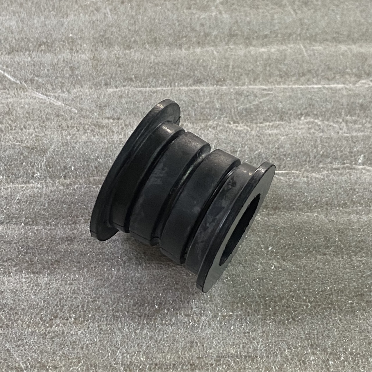 ลูกยางพักเท้า สำหรับรุ่น SPARK,SPARK135 อะไหล่แท้ YAMAHA 5TN-F7424-00