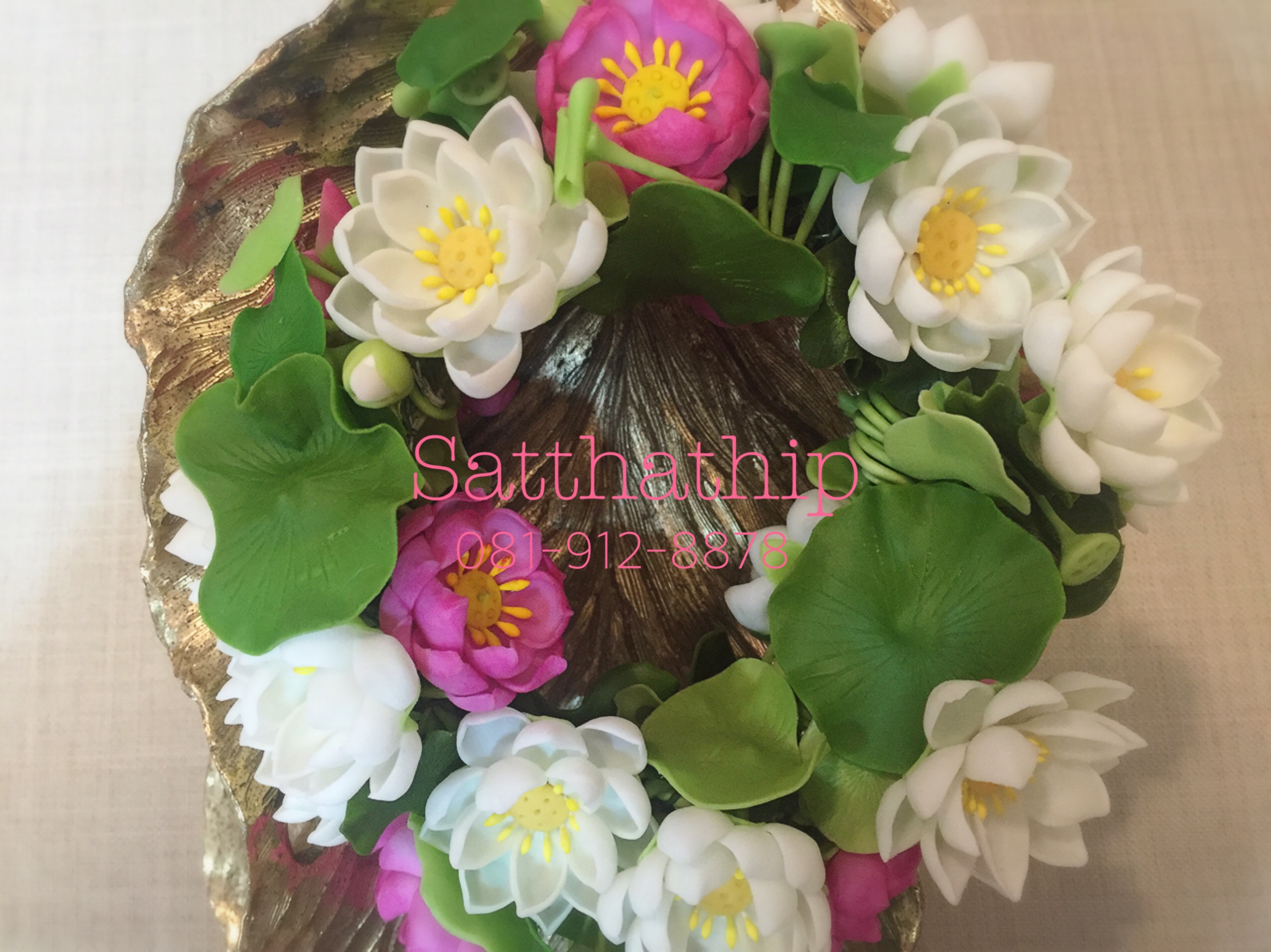 พวงมาลัยดอกบัวหลวง ประดิษฐ์จากดิน - Lotus garland