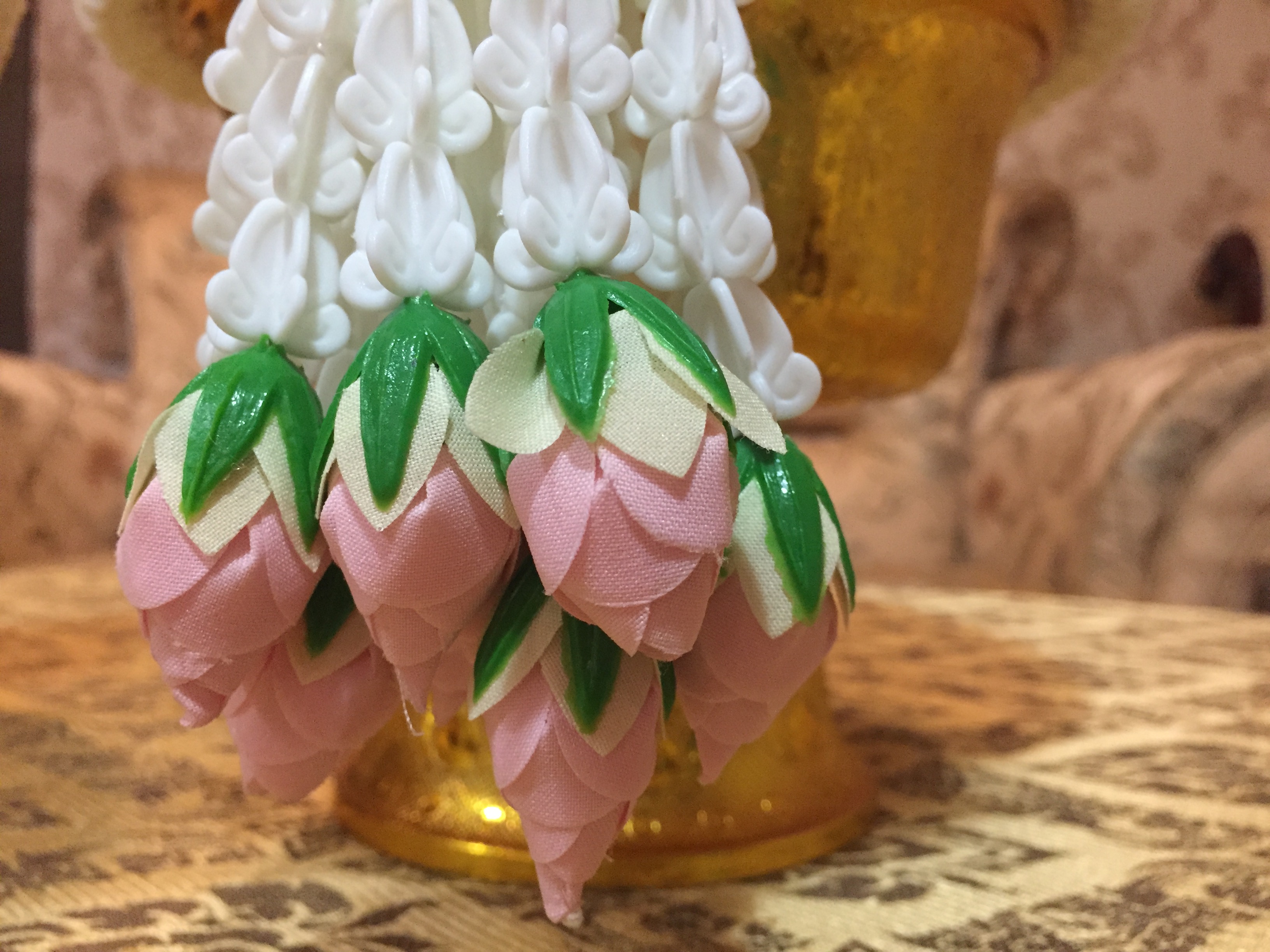 พานพุ่ม - พานพุ่มสักการะ - พานพุ่มดอกรัก - พานพุ่มดอกรักประดิษฐ์ (พลาสติก) - พานพุ่มสีขาว - Panpum