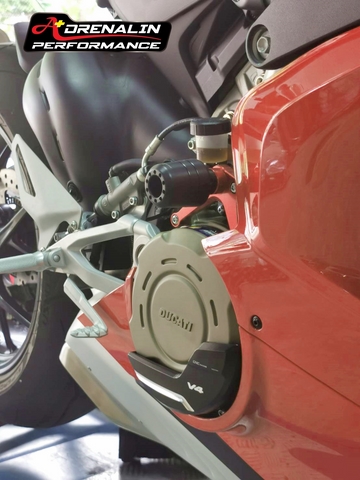 CNC Racing - ครอบคลัชฝั่งขวา (Clutch cover ) สำหรับ Panigale V4 2025+