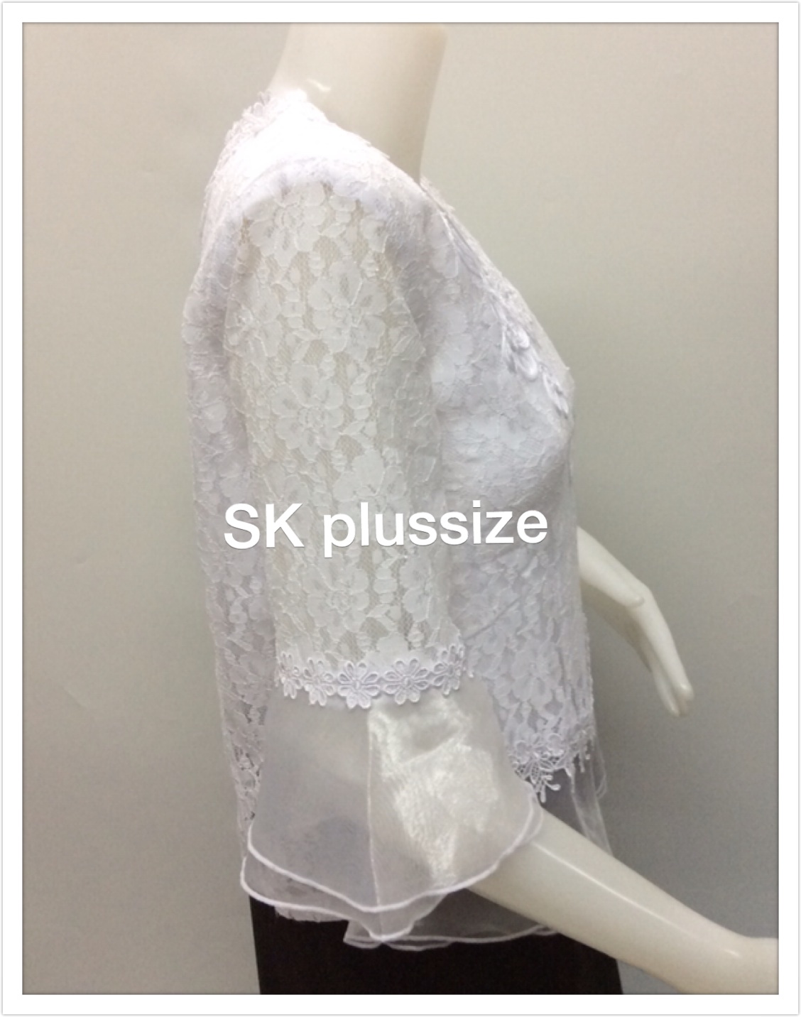 เสื้อลูกไม้ สีขาว ชายระบาย รอบอก 34 นิ้ว