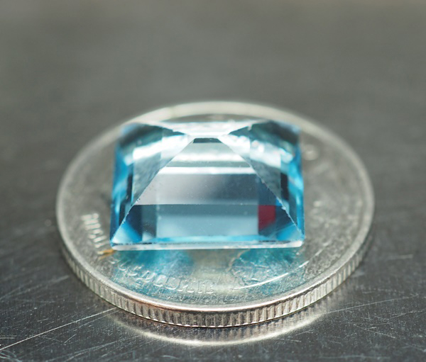 พลอยโทแพซสีฟ้า (Sky Blue Topaz) 7.45 กะรัต VVS
