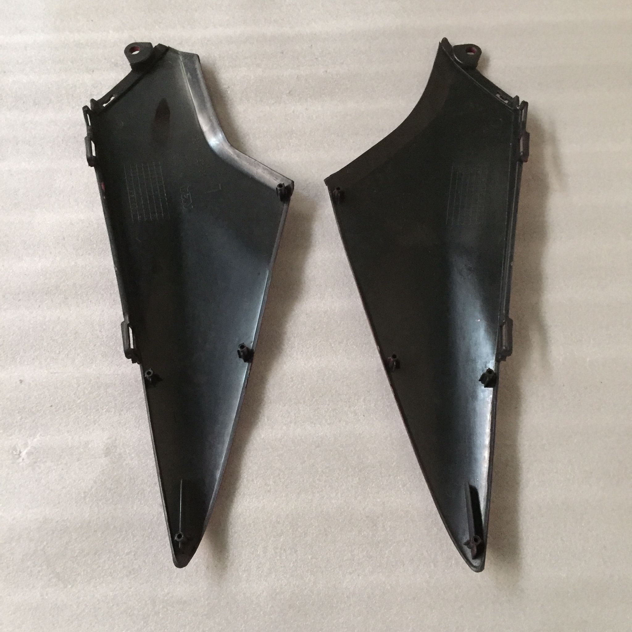 ฝาปิดแบต (ฝาข้างเล็ก) R/L สีแดงบรอนช์ R326 สำหรับรุ่น WAVE125I ปี 2005 อะไหล่เทียบ NCA (นำเจริญ) 2504HW125I326 รหัสเทียบ : ขวา64370-KPH-700YF/ ซ้าย64380-KPH-700ZF