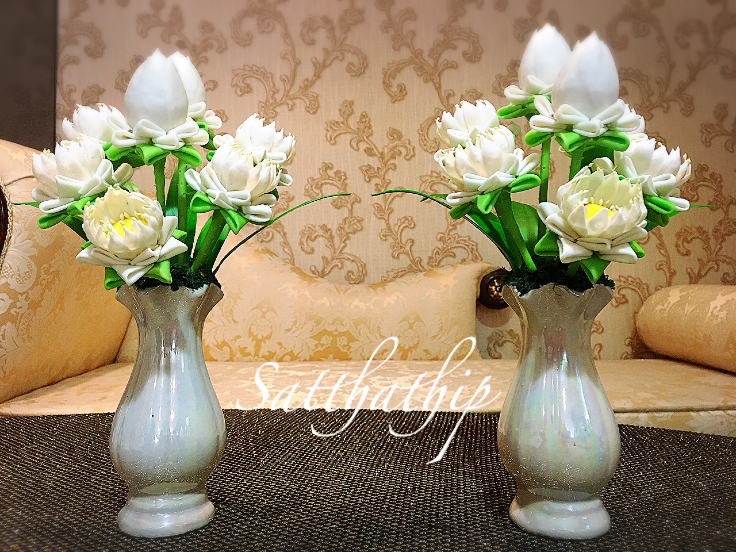 แจกันดอกบัว - ดอกบัวประดิษฐ์ - แจกันดอกบัวพับสีขาว (ข้างละ 7 ดอก) ประดิษฐ์จากดิน - แจกันดอกบัวประดิษฐ์ - Lotus Flower