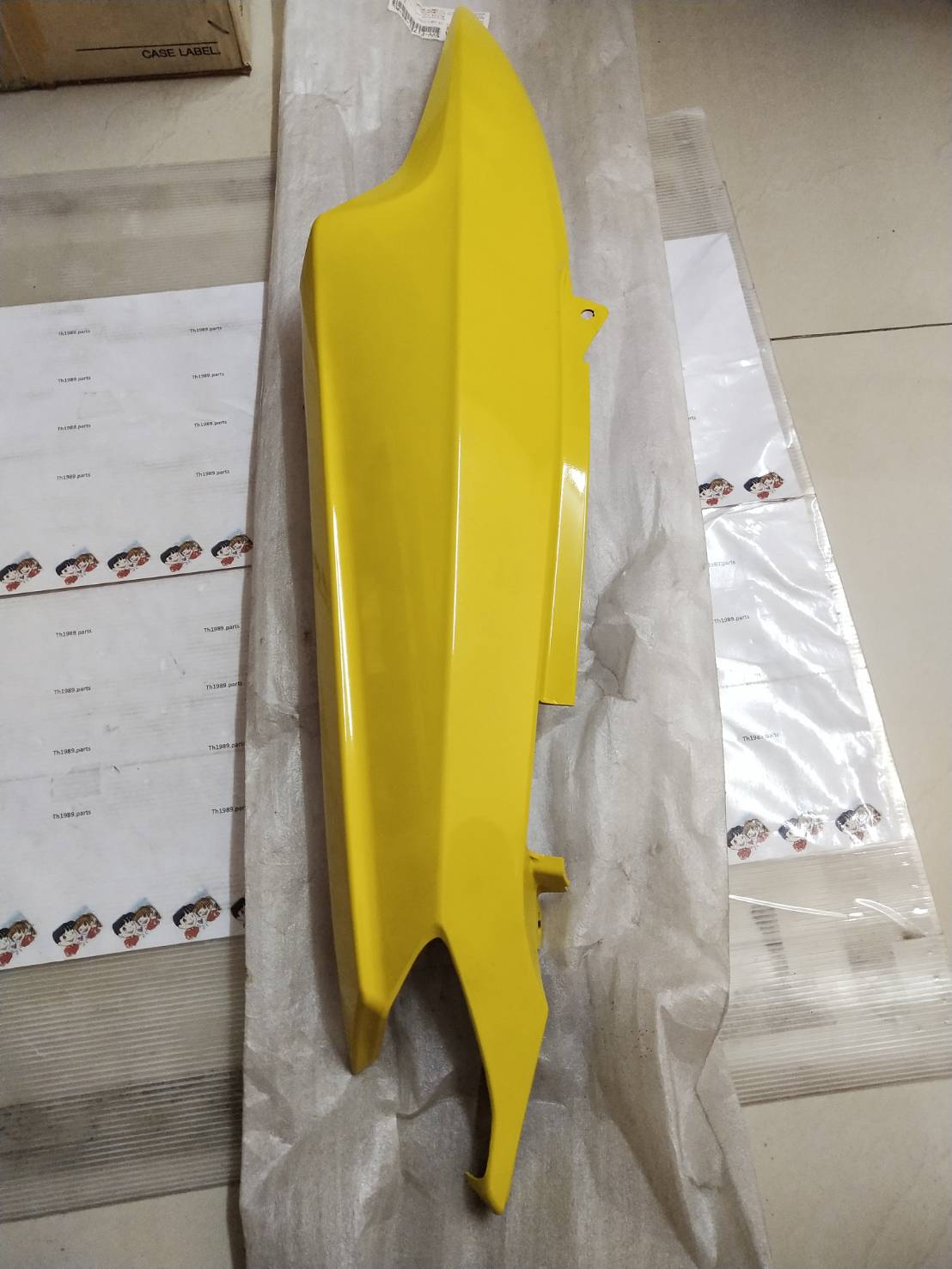 ฝาข้างซ้ายสีเหลือง(CMY,00AL) สำหรับรุ่น MIO MX ปี 2004 อะไหล่แท้ YAMAHA 5VV-F1721-00-AL