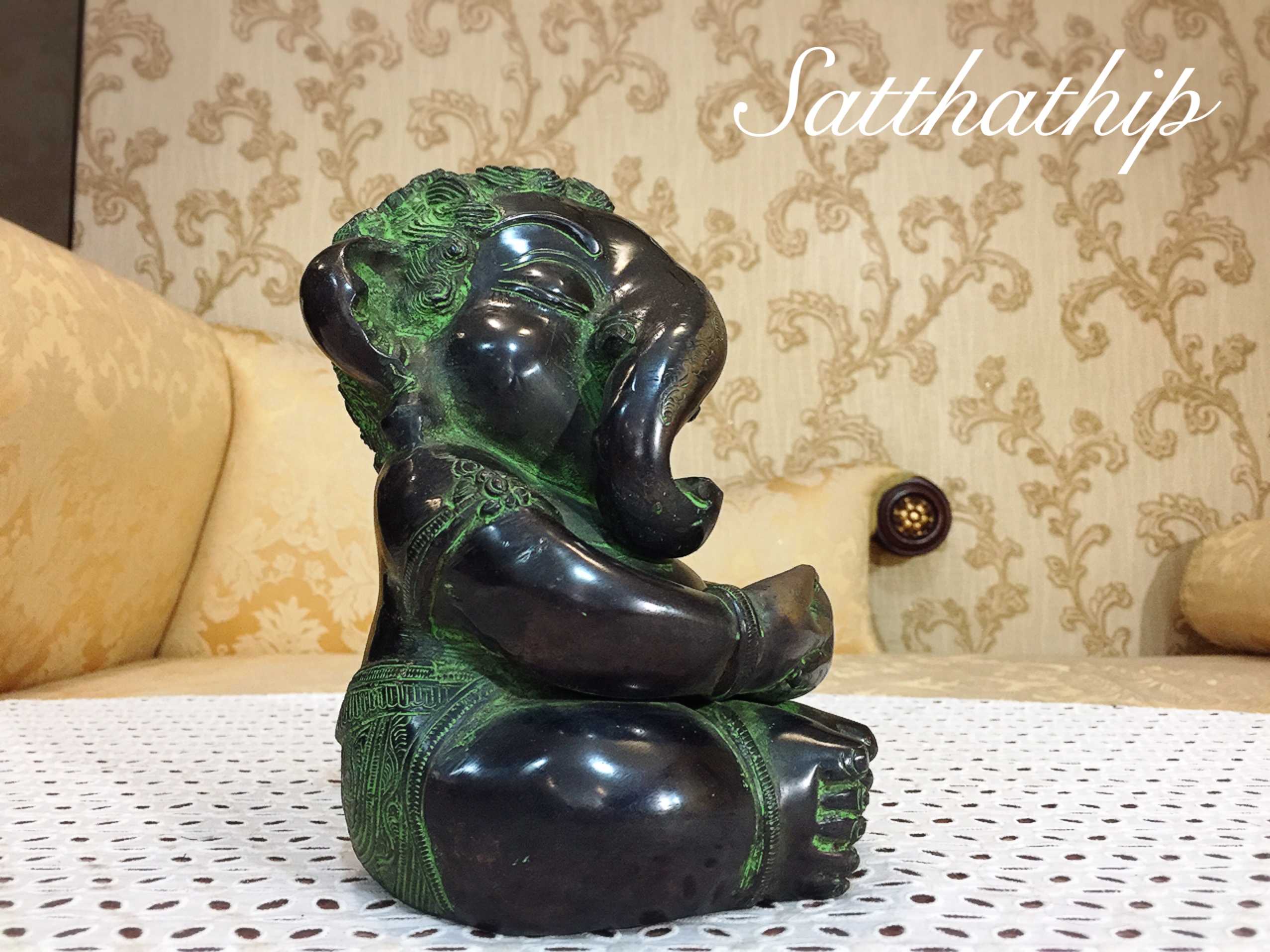 พระพิฆเนศ ปางเด็กนังสมาธิ ทองเหลือง (ทองเหลืองรมดำ ล้อชินเขียว) ผลิตและนำเข้าจากอินเดีย - Ganesha: Lord of Success