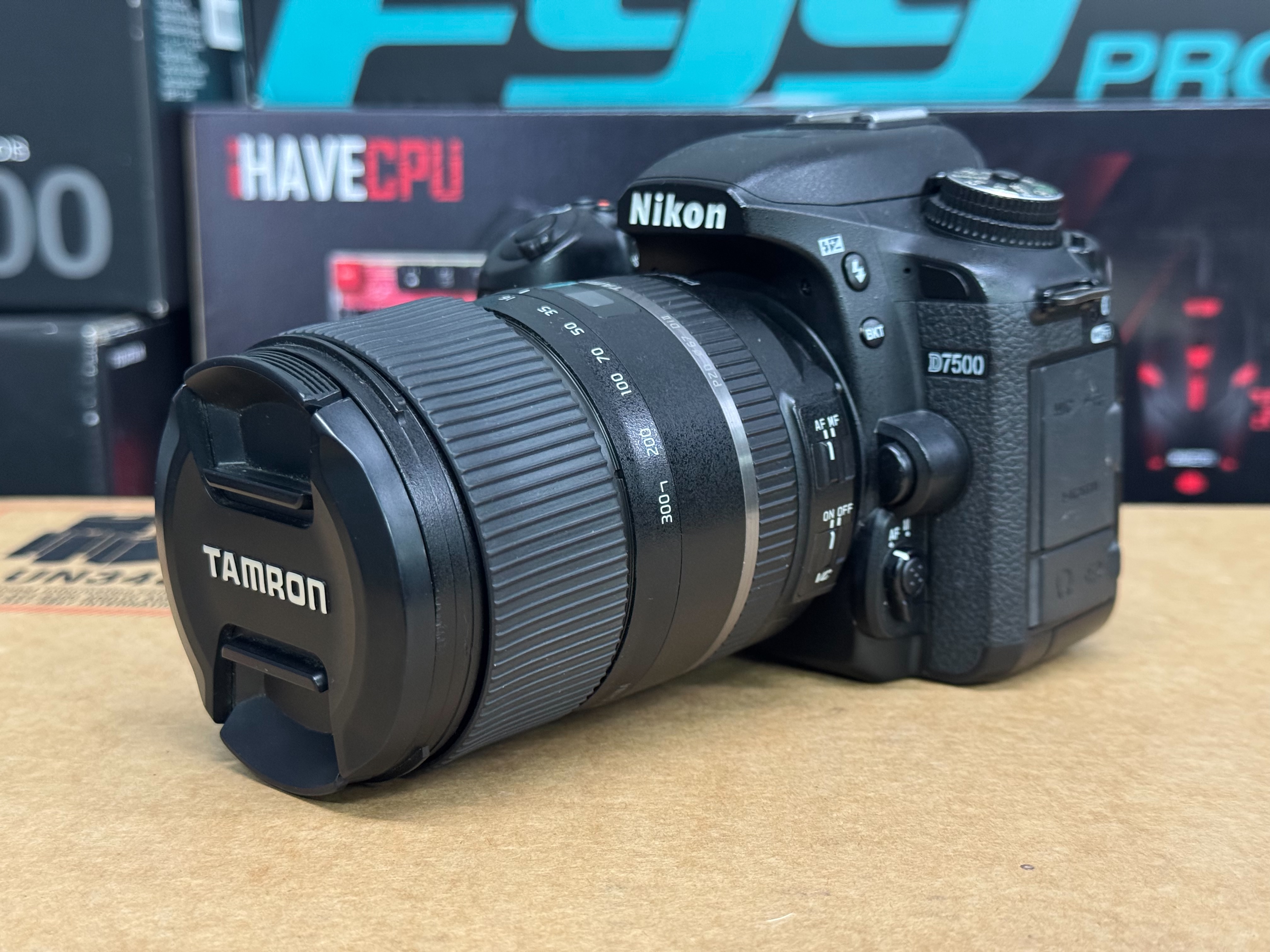 Nikon D7500、TAMRON ズーム 16-300mm その他付属あり NIKON D7500 + Tamron 16-300 mm. F3.5-6.3 Di IIVC PZD Macro Mount