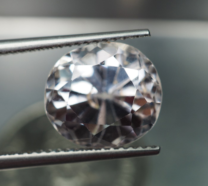 คุนไซต์สีขาว (Kunzite) 6.20 กะรัต