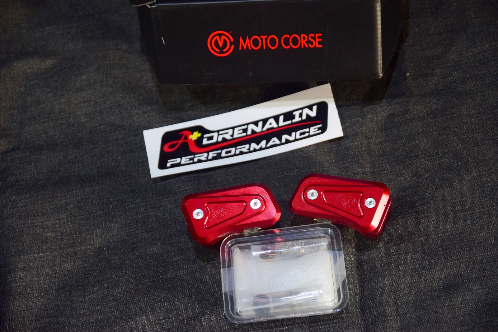 กระปุกน้ำมัน motocorse สำหรับใฃ้กับ ปั๊มเบรค ปั๊มคลัทช์ Brembo โลโก้แดง โลโก้ขาว , Rossi ราคา/ข้าง