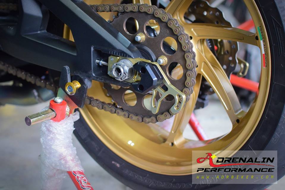 Gilles - ตั้งโซ่ (Chian adjuster) สำหรับ ZX10R 2016 +
