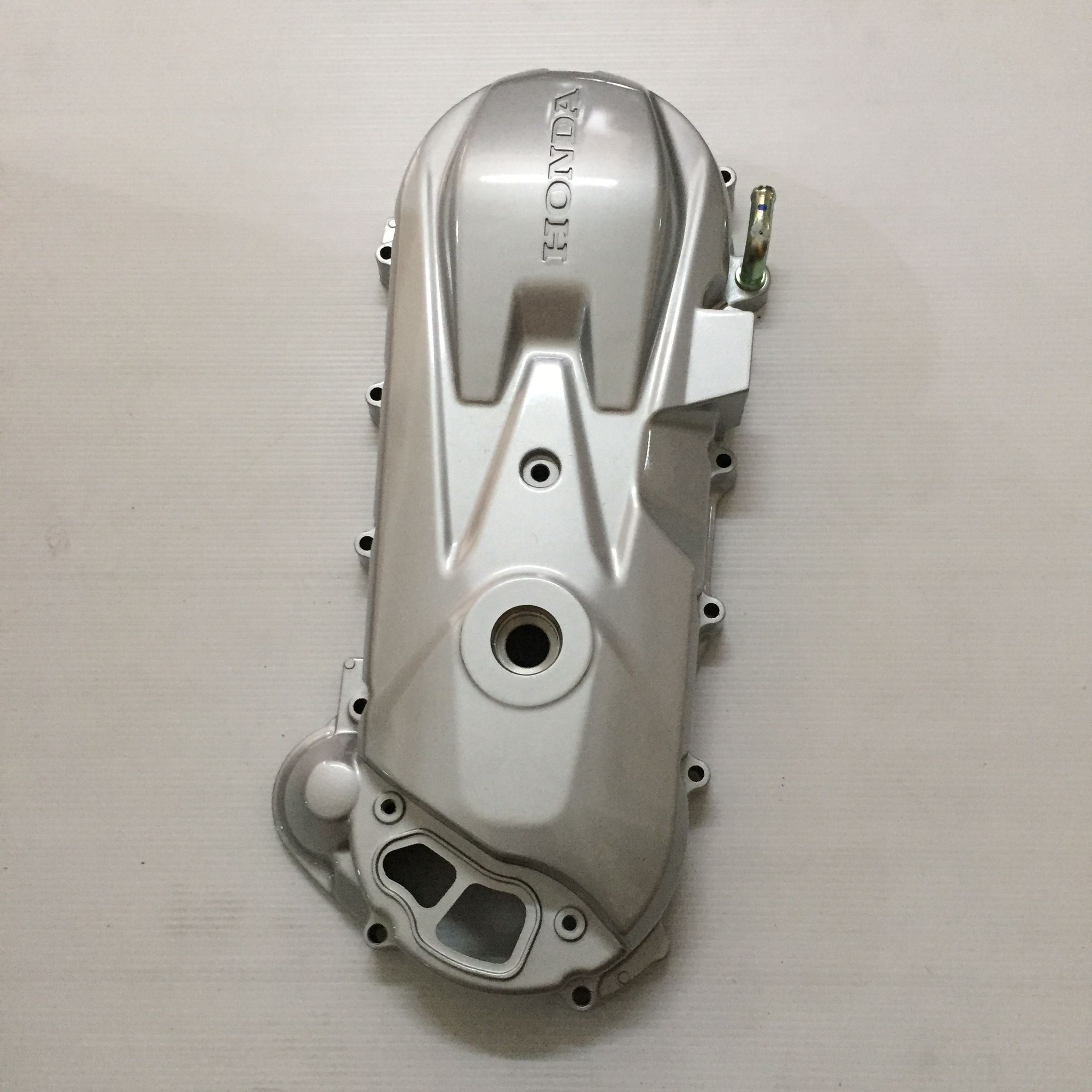 11340-KVB-T00 ฝาครอบเครื่องด้านซ้ายสีบรอนซ์ NC110BK CLICK110i (2008) อะไหล่แท้ HONDA