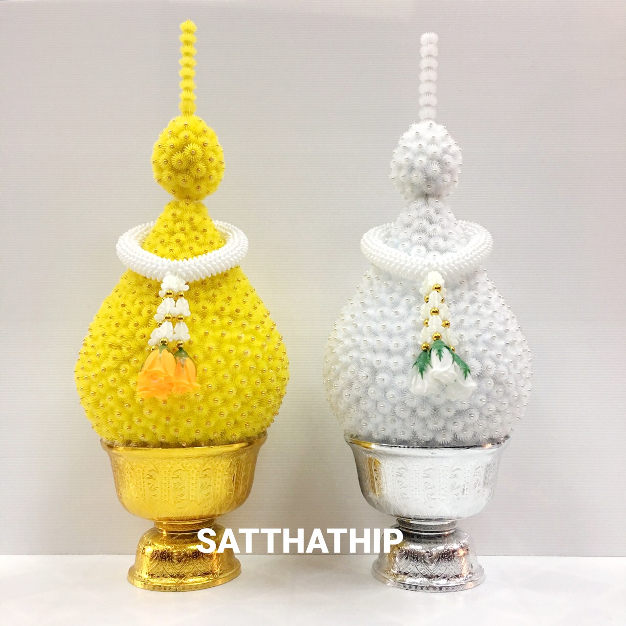 พานพุ่มดอกบานไม่รู้โรยประดิษฐ์ [8 นิ้ว/ 3,300บาท/คู่]