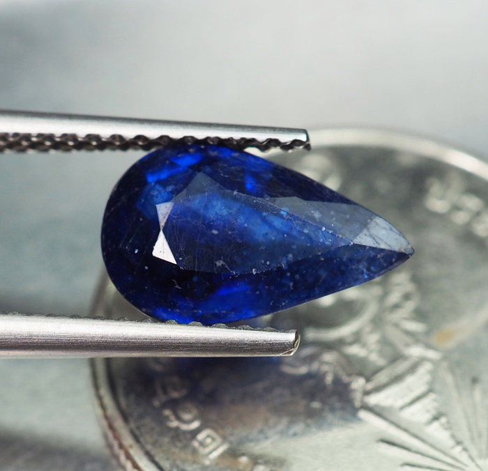 พลอยไพลิน (Blue Sapphire) 2 กะรัต
