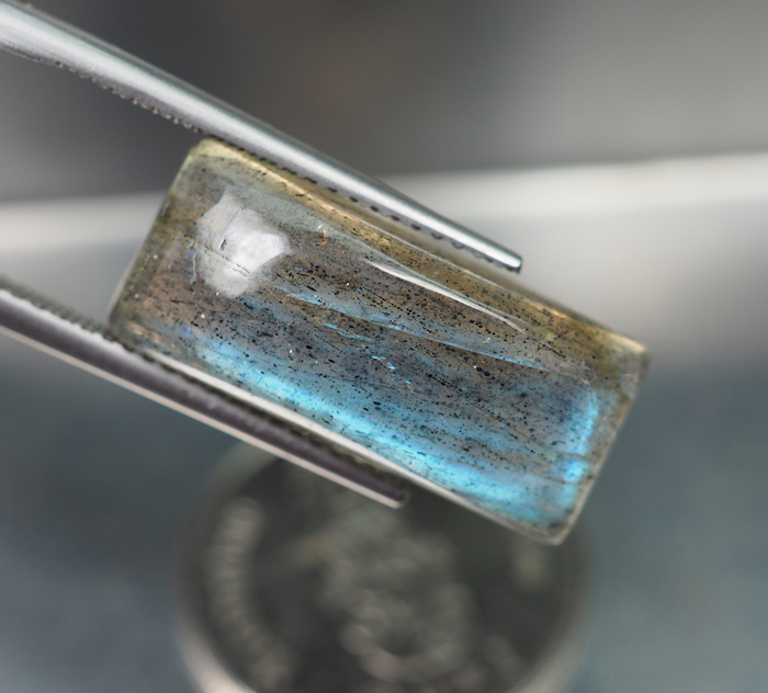 พลอยลาบราโดไรท์ (Labradorite) 9.50 กะรัต