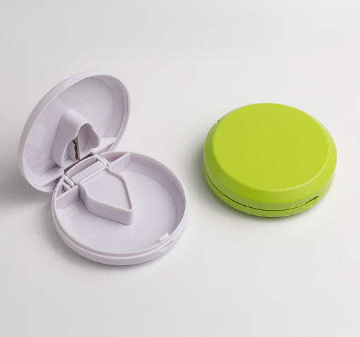 กล่องใส่ยาพร้อมที่ตัดยา,กล่องตัดยา,ที่ตัดเม็ดยา,ที่ตัดยา,มีดหั่นยา