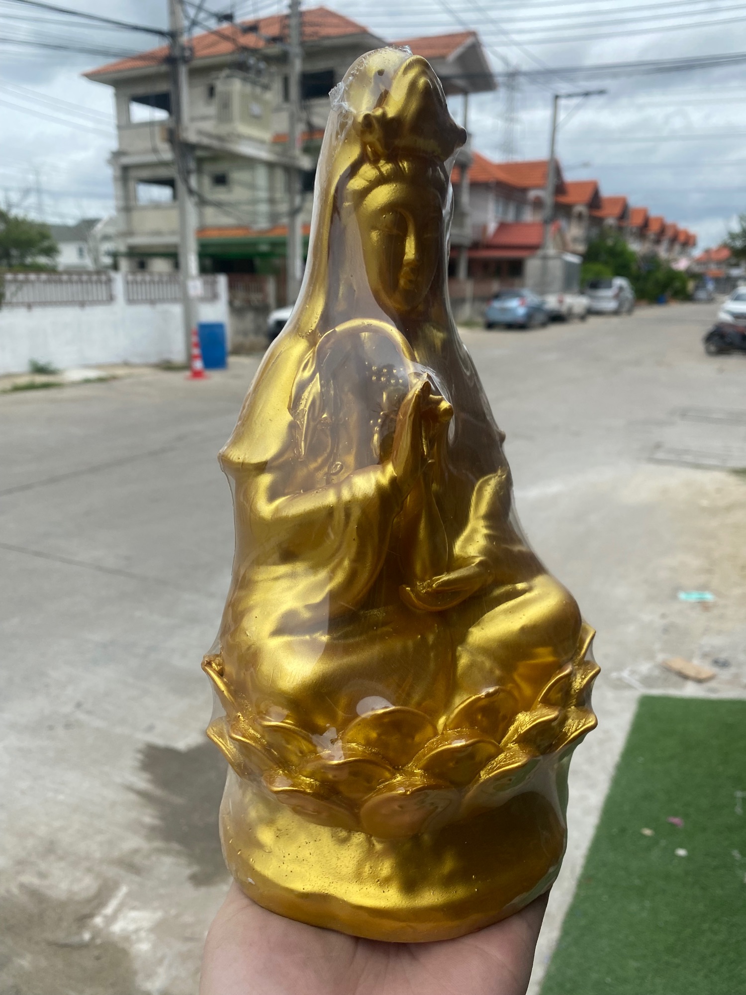 เจ้าเเม่กวนอิม สูง10นิ้วครึ่ง องค์ประทับดอกบัวสีทอง