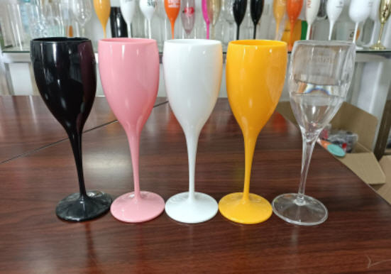 แก้วไวน์,แก้วแชมเปญ,แก้วแชมเปญพลาสติก