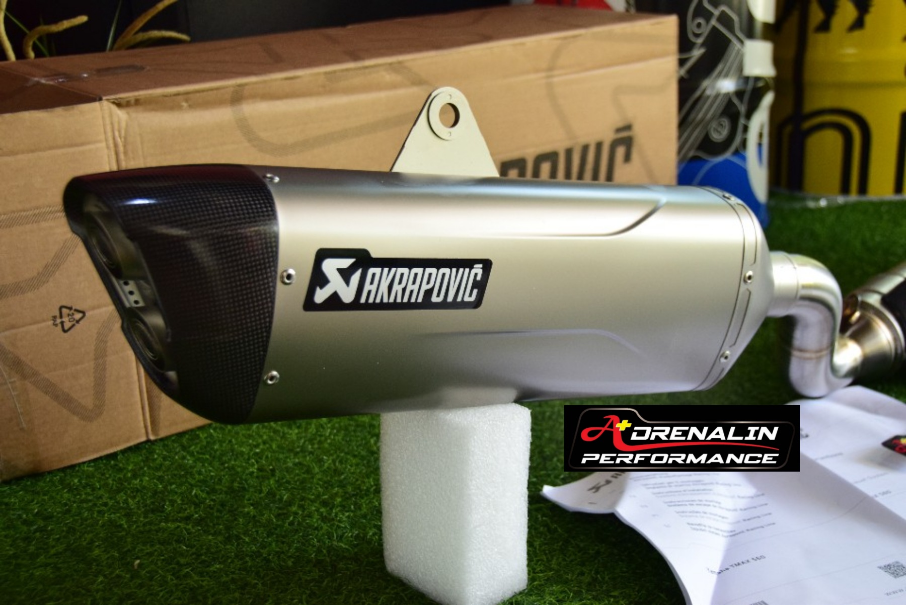 ท่อ Akrapovic full ไทเทเนียม ปลายทรงดาบ สำหรับ Tmax 560 2021+ (For Exhibition only)
