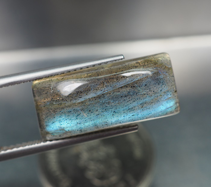 พลอยลาบราโดไรท์ (Labradorite) 9.50 กะรัต