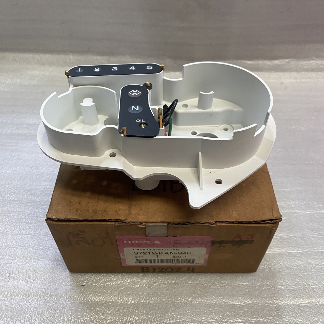 37212-KAN-940 ฝาครอบไมล์ตัวล่าง เสื้อไมล์ TENA เทน่า อะไหล่แท้ HONDA