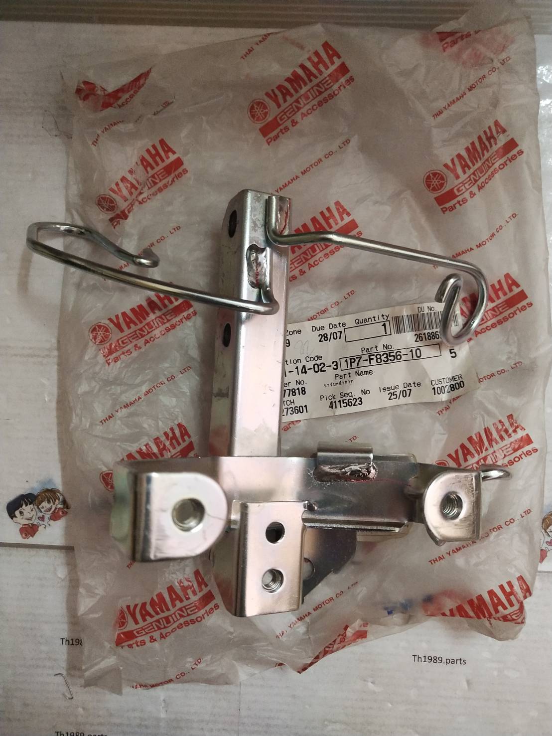 ขาจับหน้ากาก NOUVO MX อะไหล่แท้ YAMAHA 1P7-F8356-10