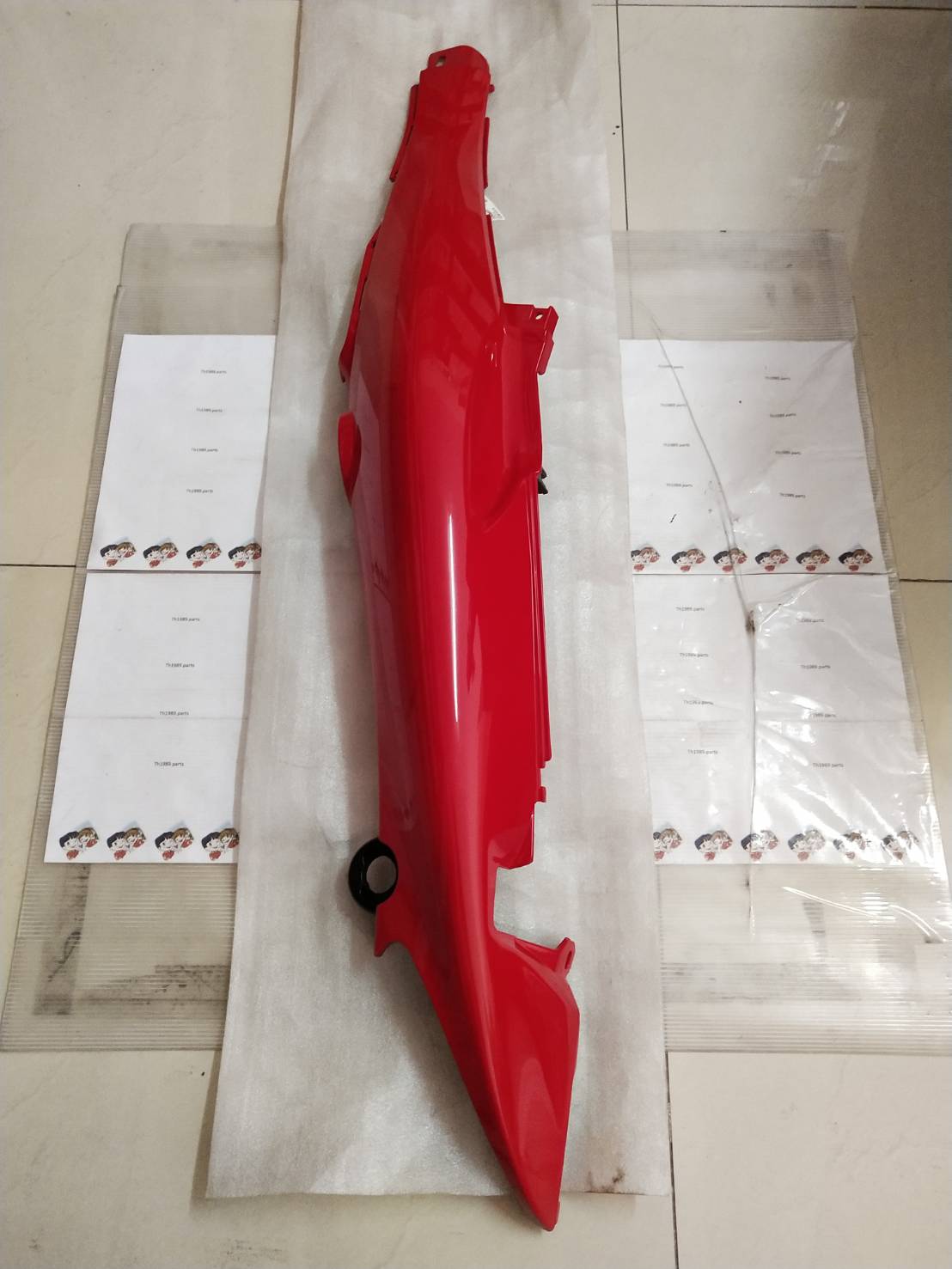 ฝาข้างซ้ายตัวยาว สีแดง (0121,VRC1) สำหรับรุ่น SPARK อะไหล่แท้ YAMAHA 5LN-F1731-00-P5