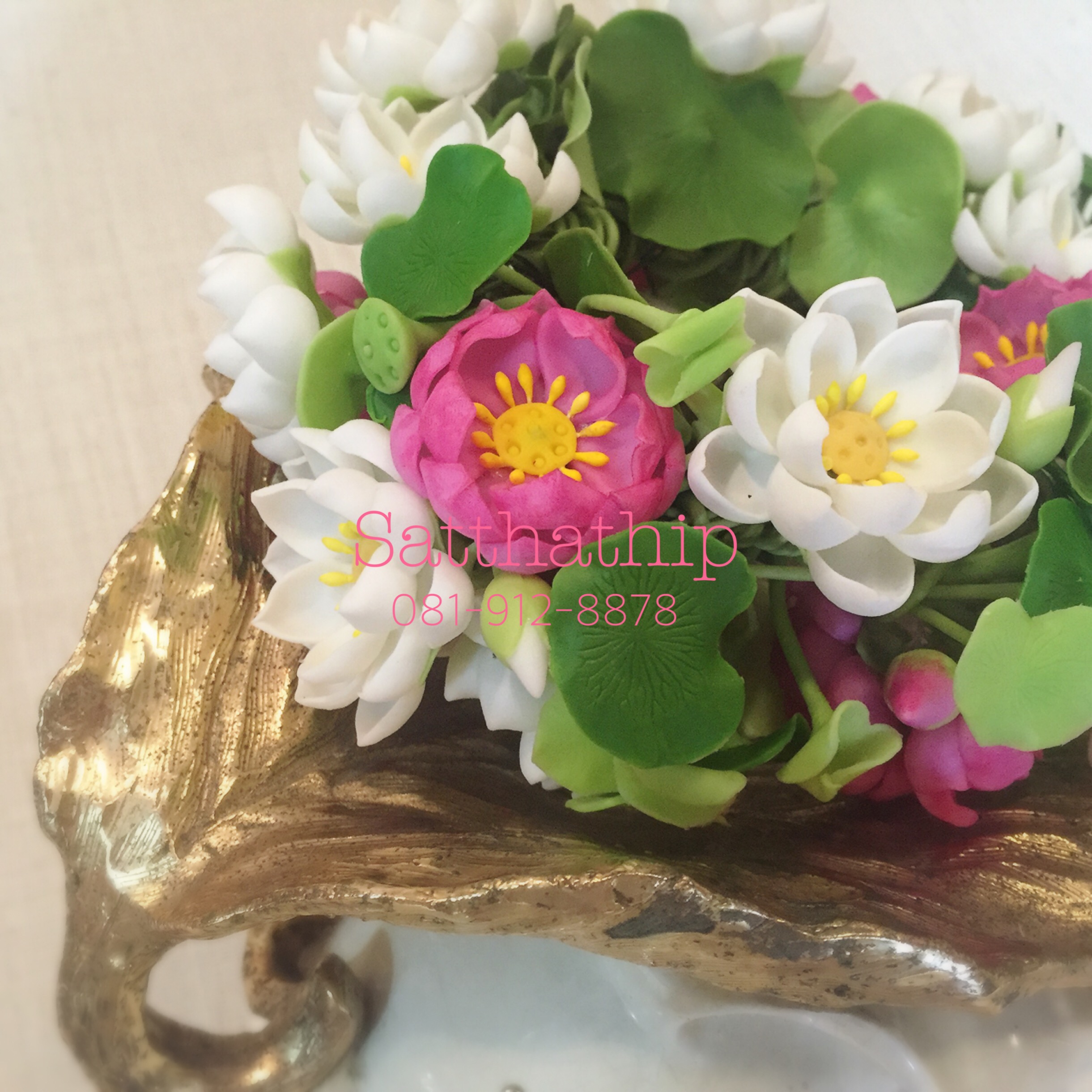 พวงมาลัยดอกบัวหลวง ประดิษฐ์จากดิน - Lotus garland