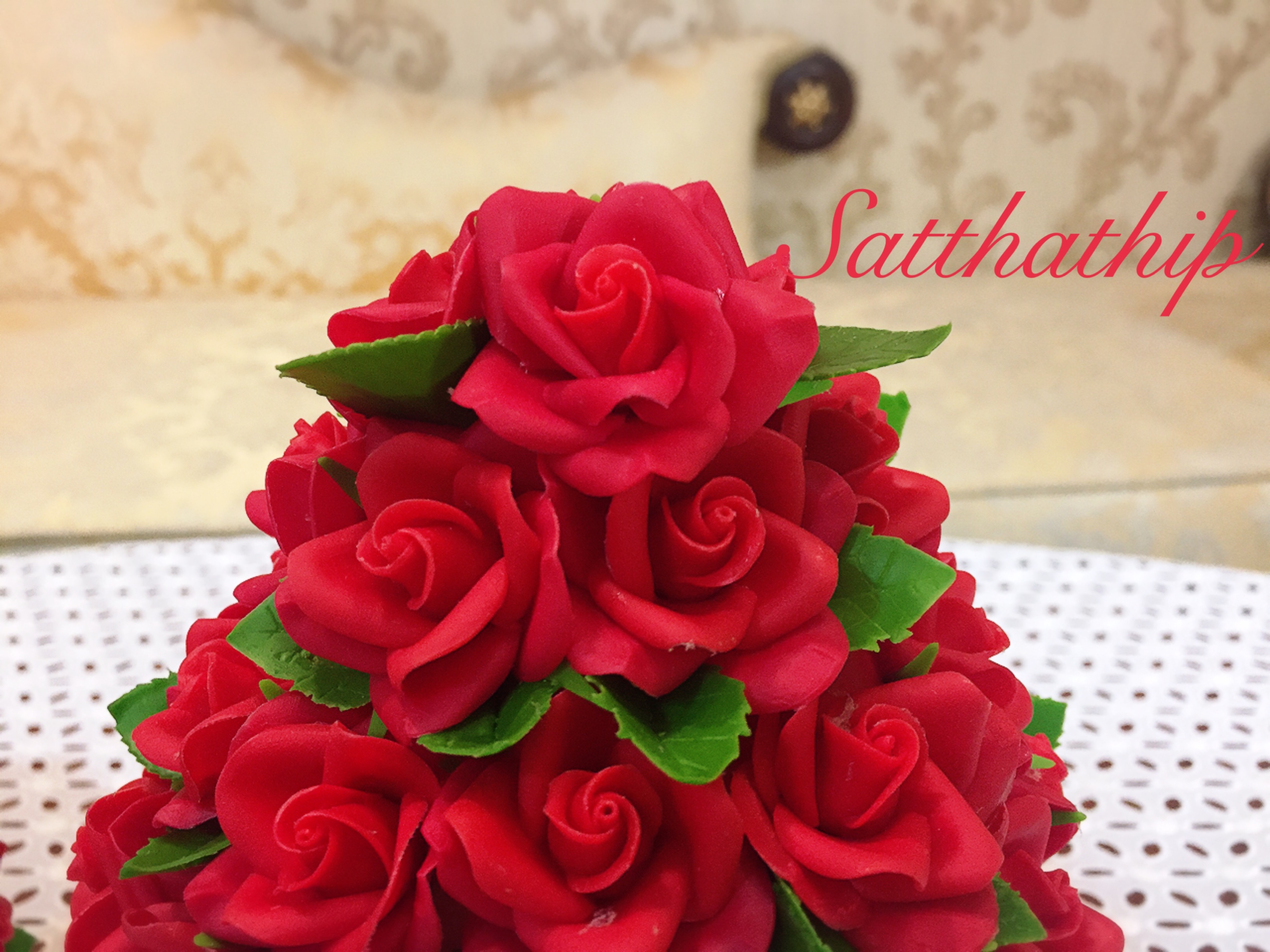 พานพุ่มดอกกุหลาบ ประดิษฐ์จากดิน [4.5 นิ้ว 1,500 บาท/คู่]