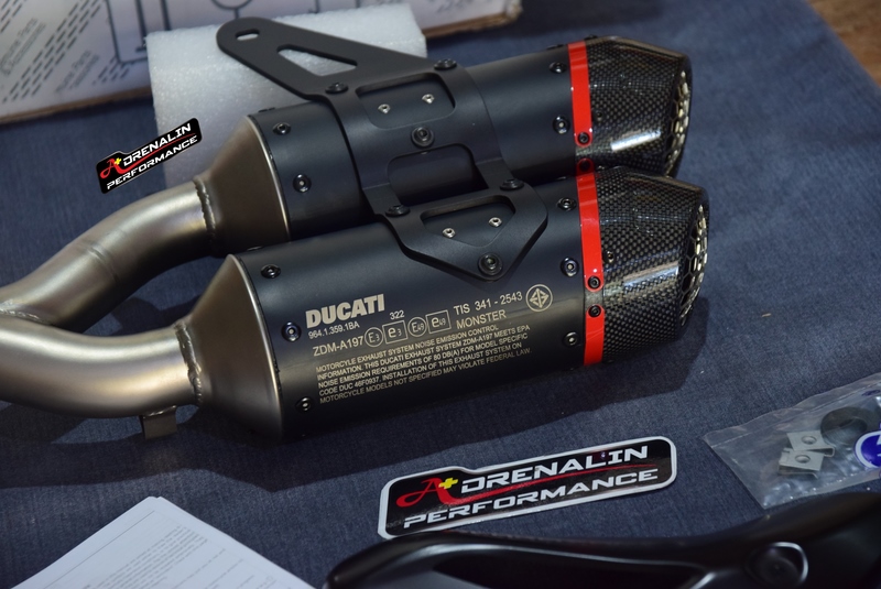 ท่อคู่ termignoni สำหรับ Monster 937 ducati performance ท่อดำปากคาร์บอน เฉพาะปลาย (For Exhibition only)