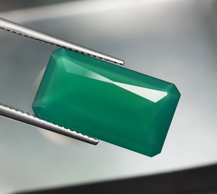 คาลซิโดนีสีเขียว (Green Chalcedony) 8 กะรัต