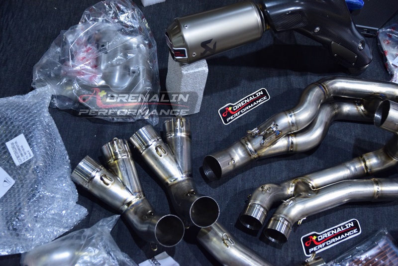 ท่อฟูล Akrapovic แบบปลายคู่ ออกบนสำหรับ V4 2022+ (For Exhibition only)