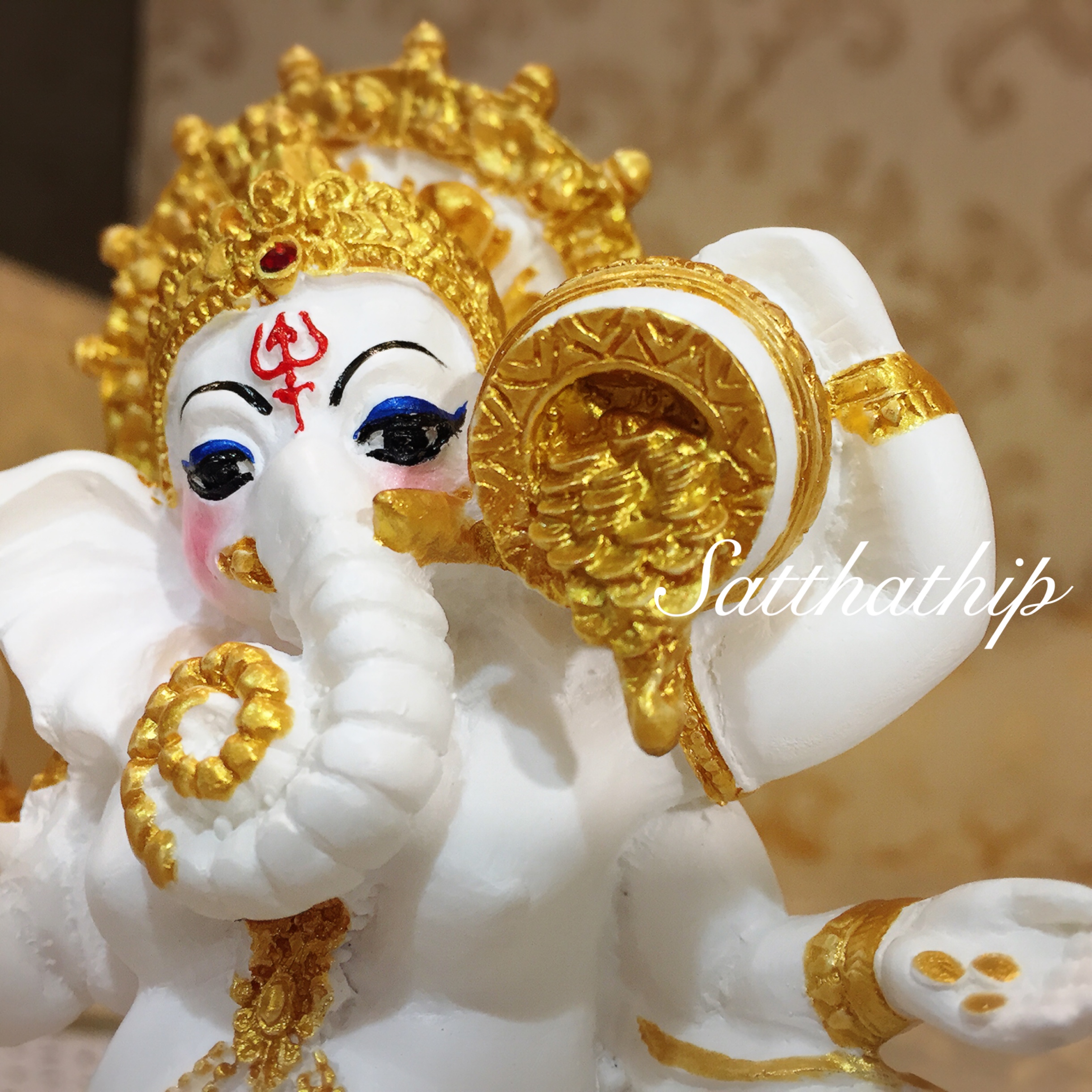 พระพิฆเนศ ปางประทานพร โปรยเงิน (เซรามิก) - Ganesha: Lord of Success