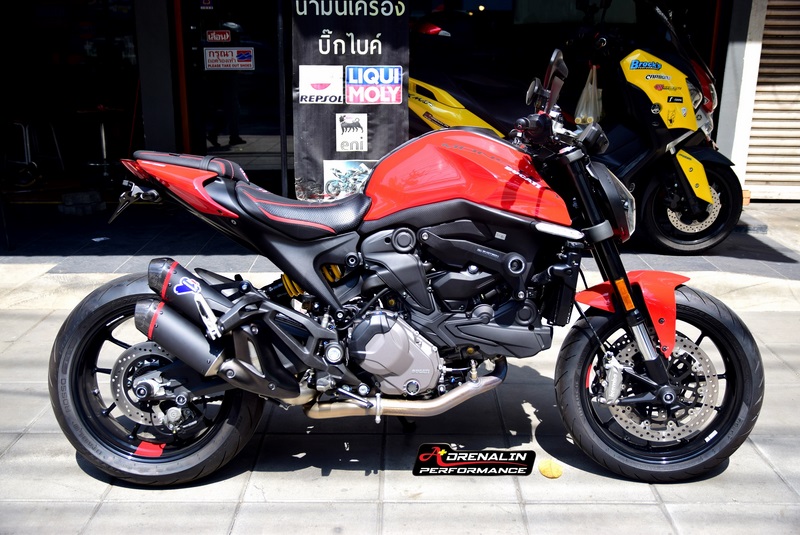 ท่อคู่ Racing termignoni สำหรับ Monster 937 ducati performance ท่อดำปากคาร์บอน พร้อมคอกลาง แทนที่แคต (For Exhibition only)