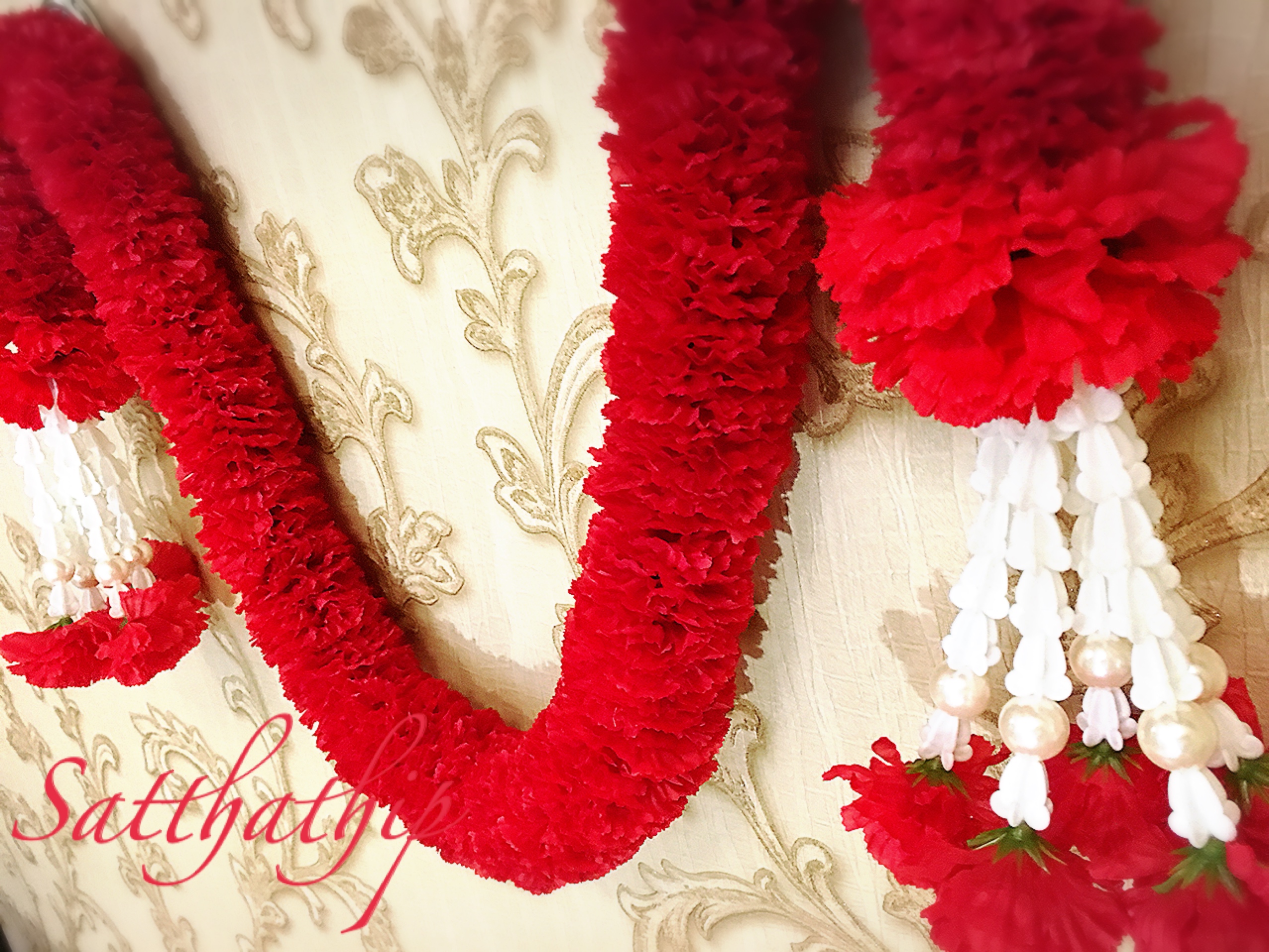 พวงมาลัยผ้าสองชาย [แบบตัดก้านดอกร้อยแน่น 400 บาท/เมตร]