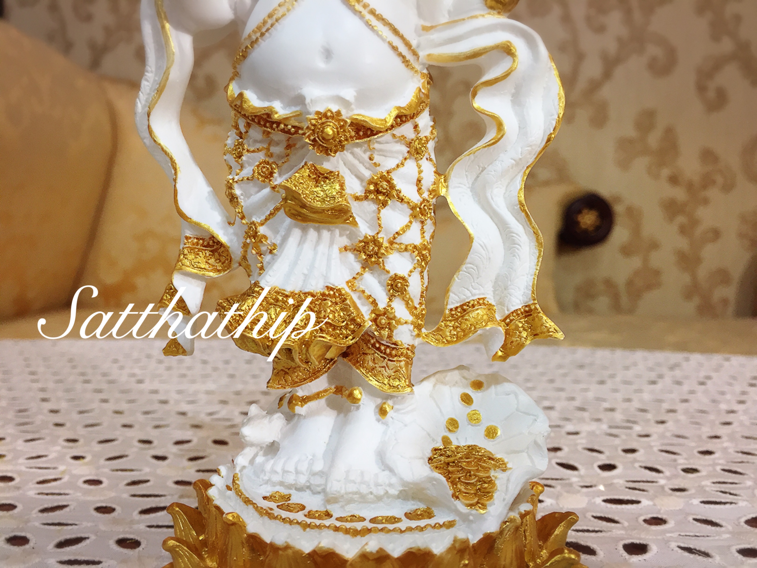 พระพิฆเนศ ปางประทานพร โปรยเงิน (เซรามิก) - Ganesha: Lord of Success