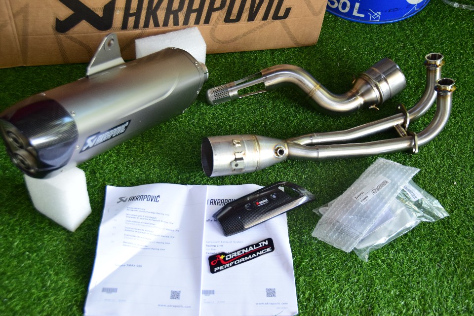 ท่อ Akrapovic full ไทเทเนียม ปลายทรงดาบ สำหรับ Tmax 560 2021+ (For Exhibition only)