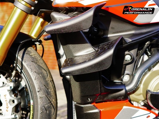 carbonworld คาร์บอนข้างหม้อน้ำ สำหรับ STF V4 ชุด4ชิ้น บริเวณครีบข้าง