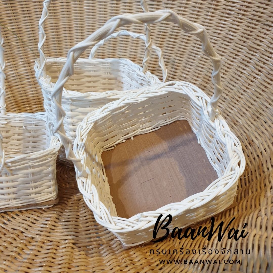 กระเช้าหวายสีขาว กระเช้าหวายฟอก กระเช้าทรงเหลี่ยม ก้นกระดาน