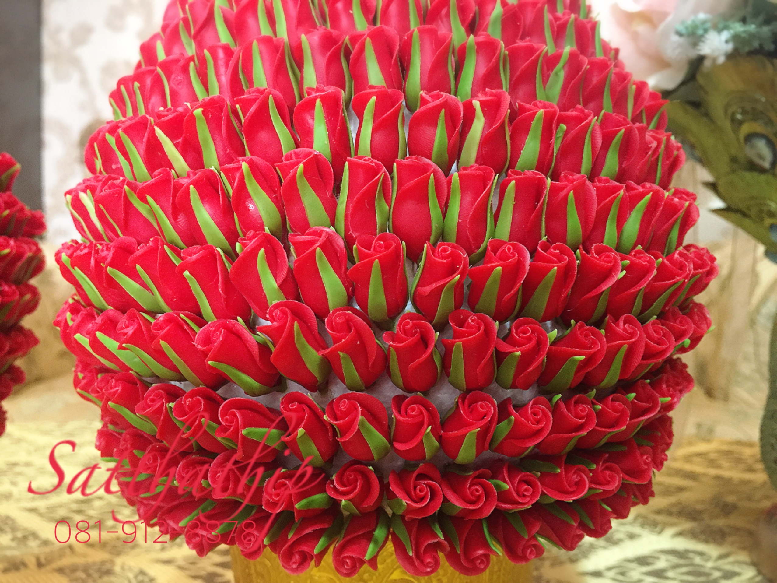 พานพุ่มกุหลาบ ประดิษฐ์จากดิน [7.5 นิ้ว 3,500 บาท/คู่]