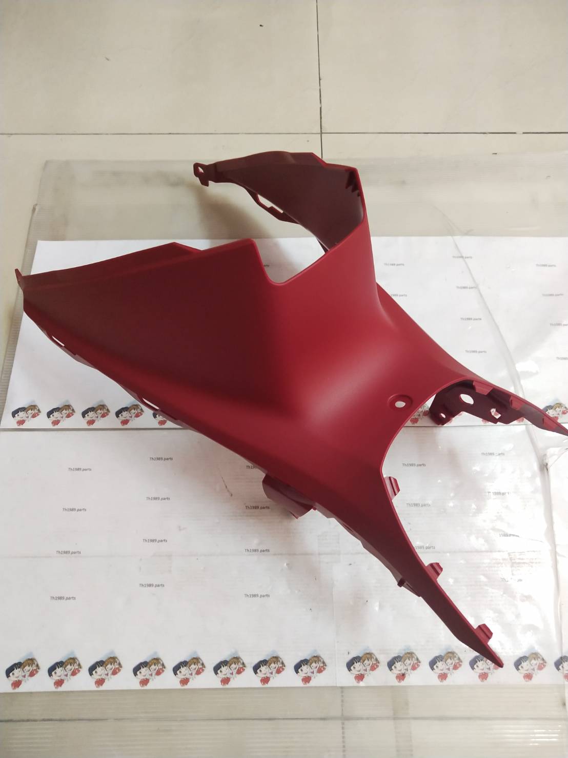 ฝาครอบใต้เบาะสีแดงเข้ม SPARK115i ' 2013 อะไหล่แท้ YAMAHA 1FP-F842N-00