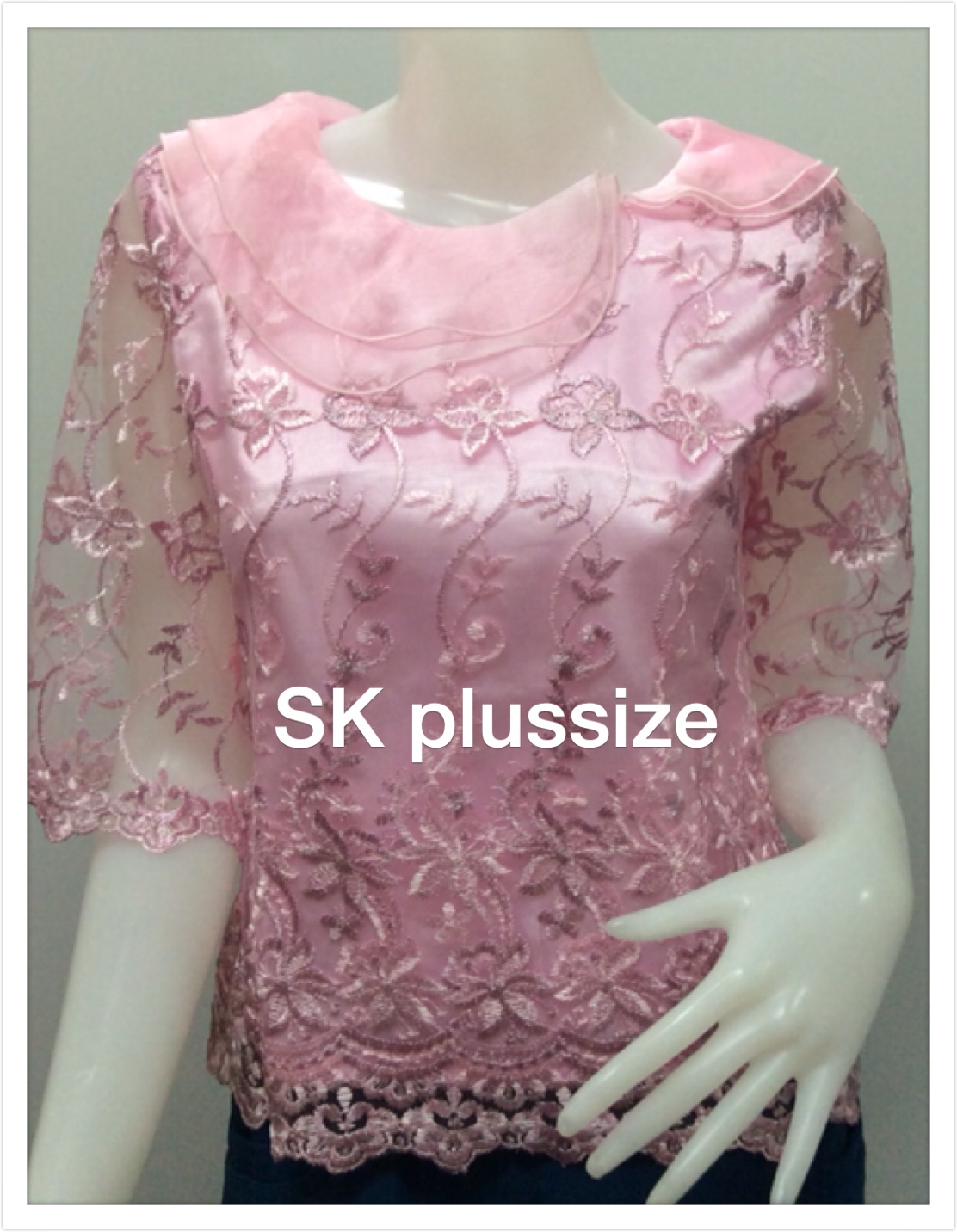 เสื้อลูกไม้บุหงา ปกผ้าแก้วซ้อน สีชมพูอ่อน รอบอก 36 นิ้ว