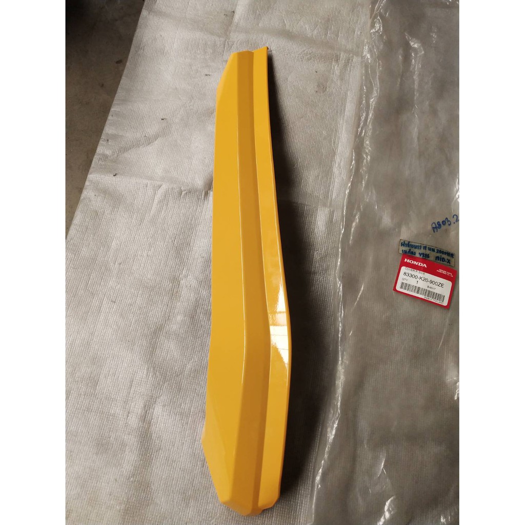 83300-K20-900ZE ฝาข้างยาวบนขวา R เหลือง216 ZOOMER-X อะไหล่แท้ HONDA