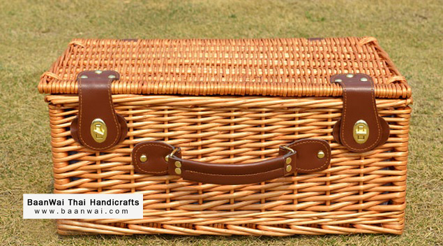 ตะกร้าปิคนิค พร้อมชุดครัว สำหรับ 4 ท่าน
