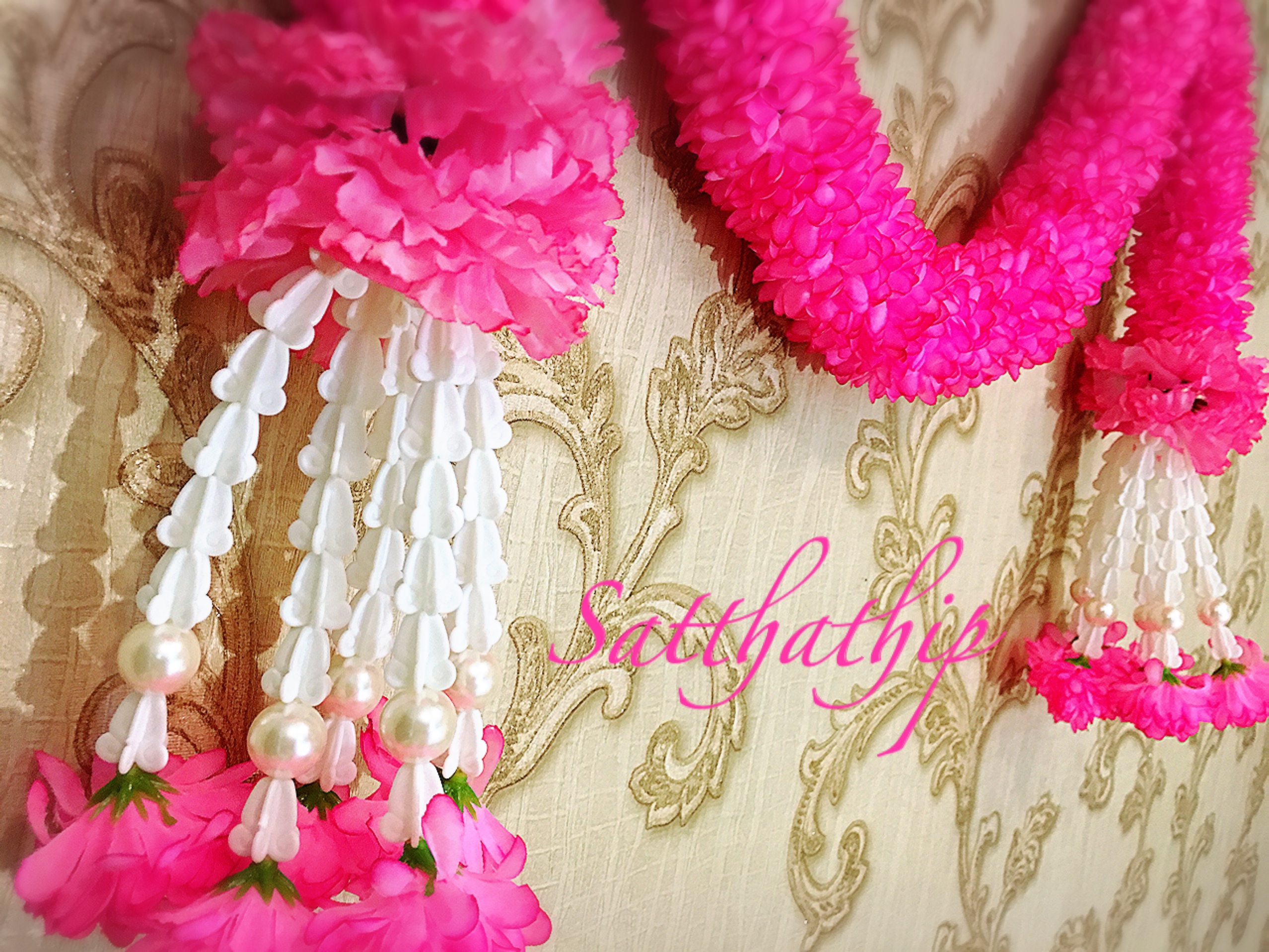 พวงมาลัยผ้าสองชาย [แบบตัดก้านดอก ร้อยแน่น 450 บาท/เมตร]