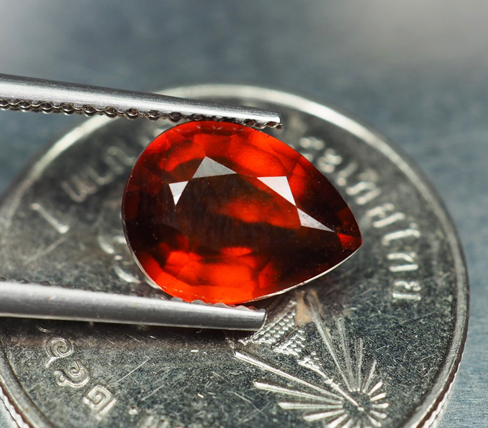 เฮสโซไนต์โกเมน (Hessonite) 2.05 กะรัตแดงส้มสวย