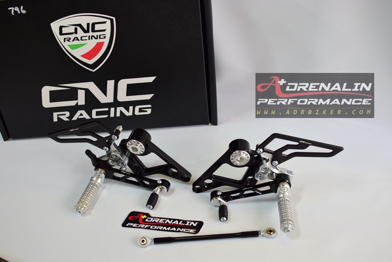 ชุดเกียร์ + พักเท้าหลัง สำหรับ Monster 795, 796 CNC Racing จาก Italy